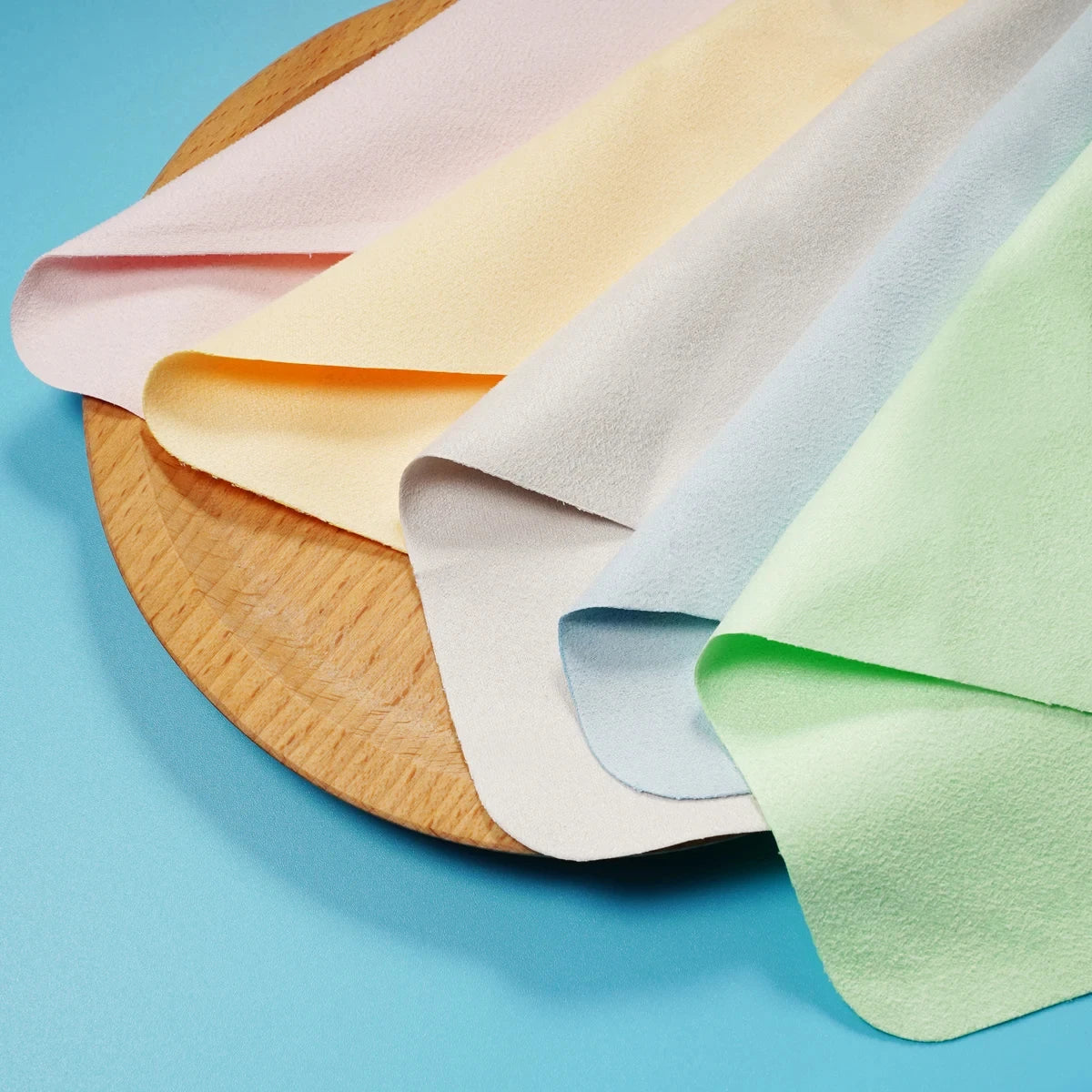 Five Eyeglass Cleaning Cloths - Microfiber adaptable for Screens, Lenses Nylon or Polaroid Glasses